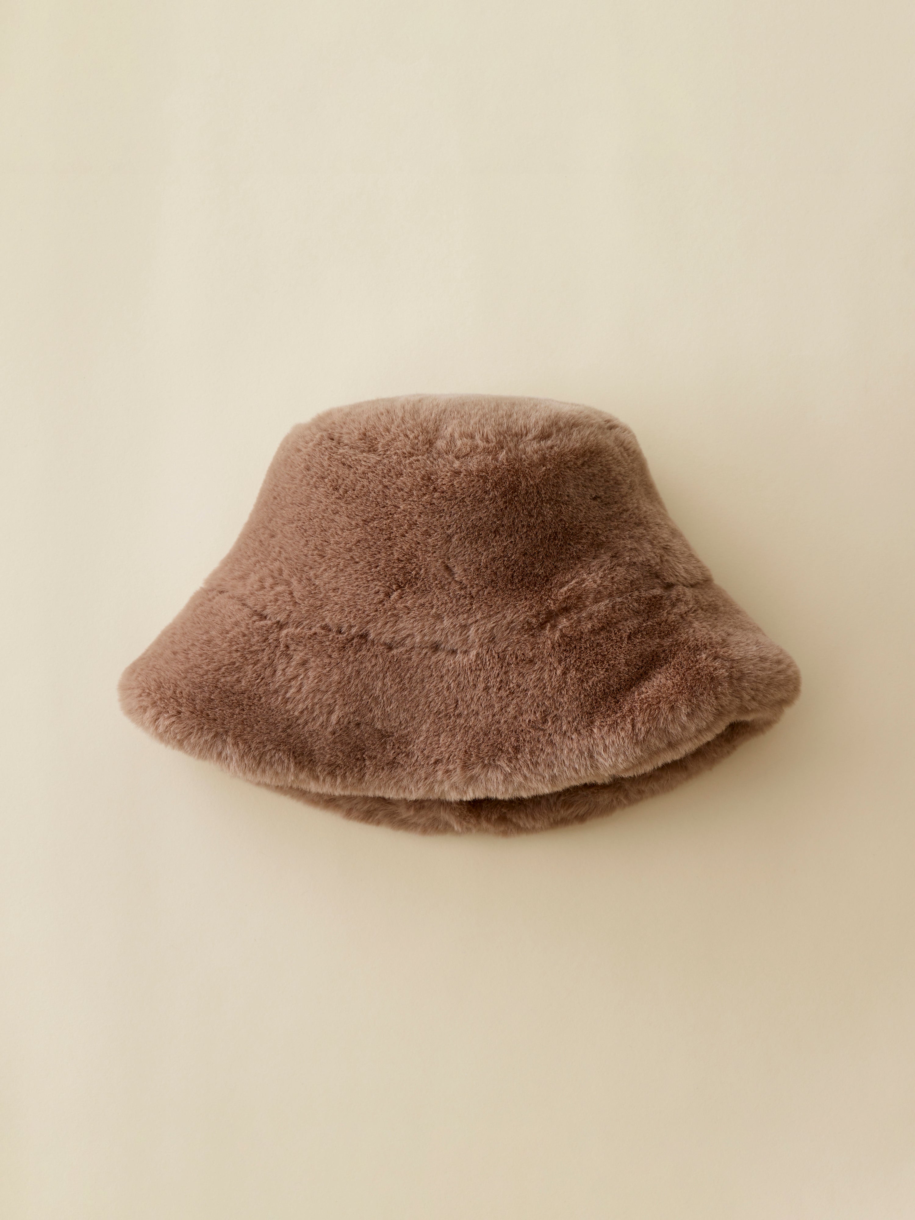 Cocooning Bucket Hat in Faux Fur