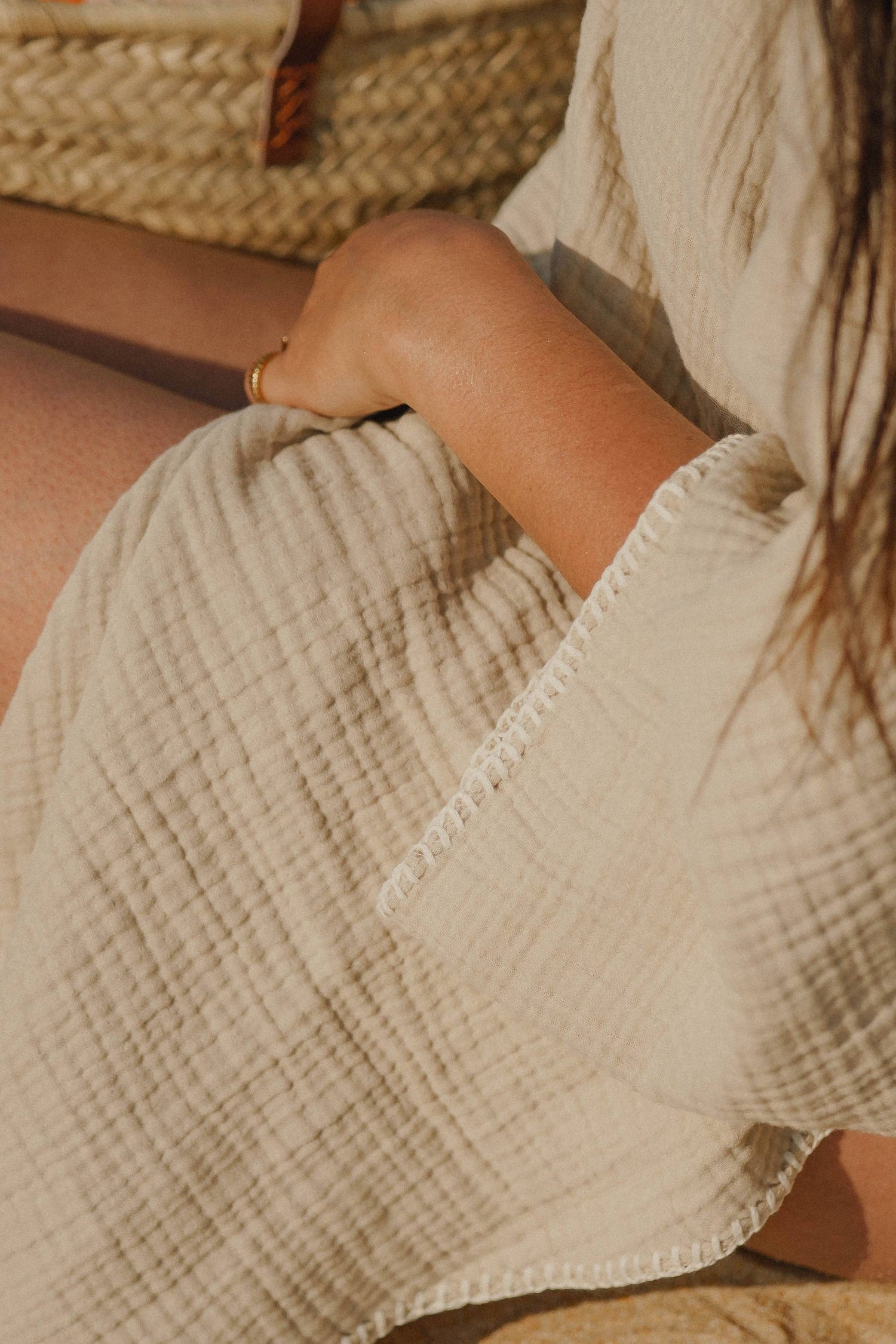 Poncho beige gaze de coton pour la plage