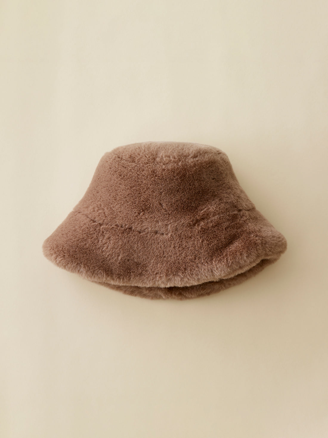 Cocooning Bucket Hat in Faux Fur