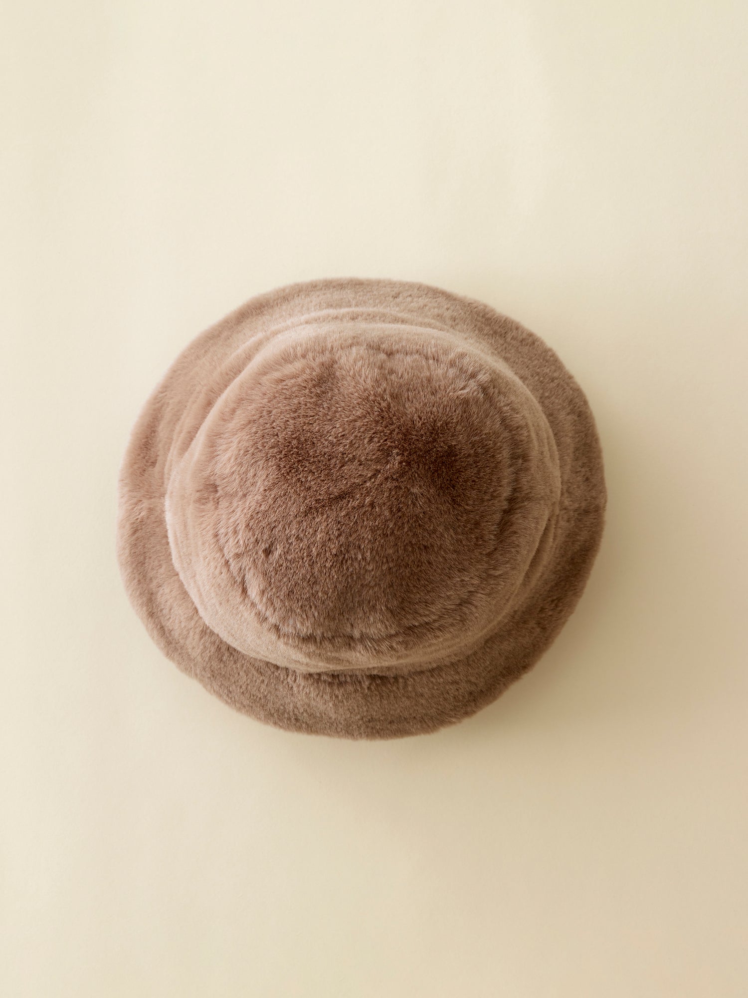 Cocooning Bucket Hat in Faux Fur