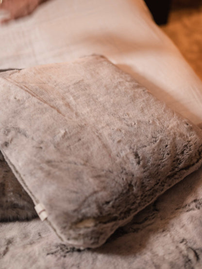 Coussin fausse fourrure