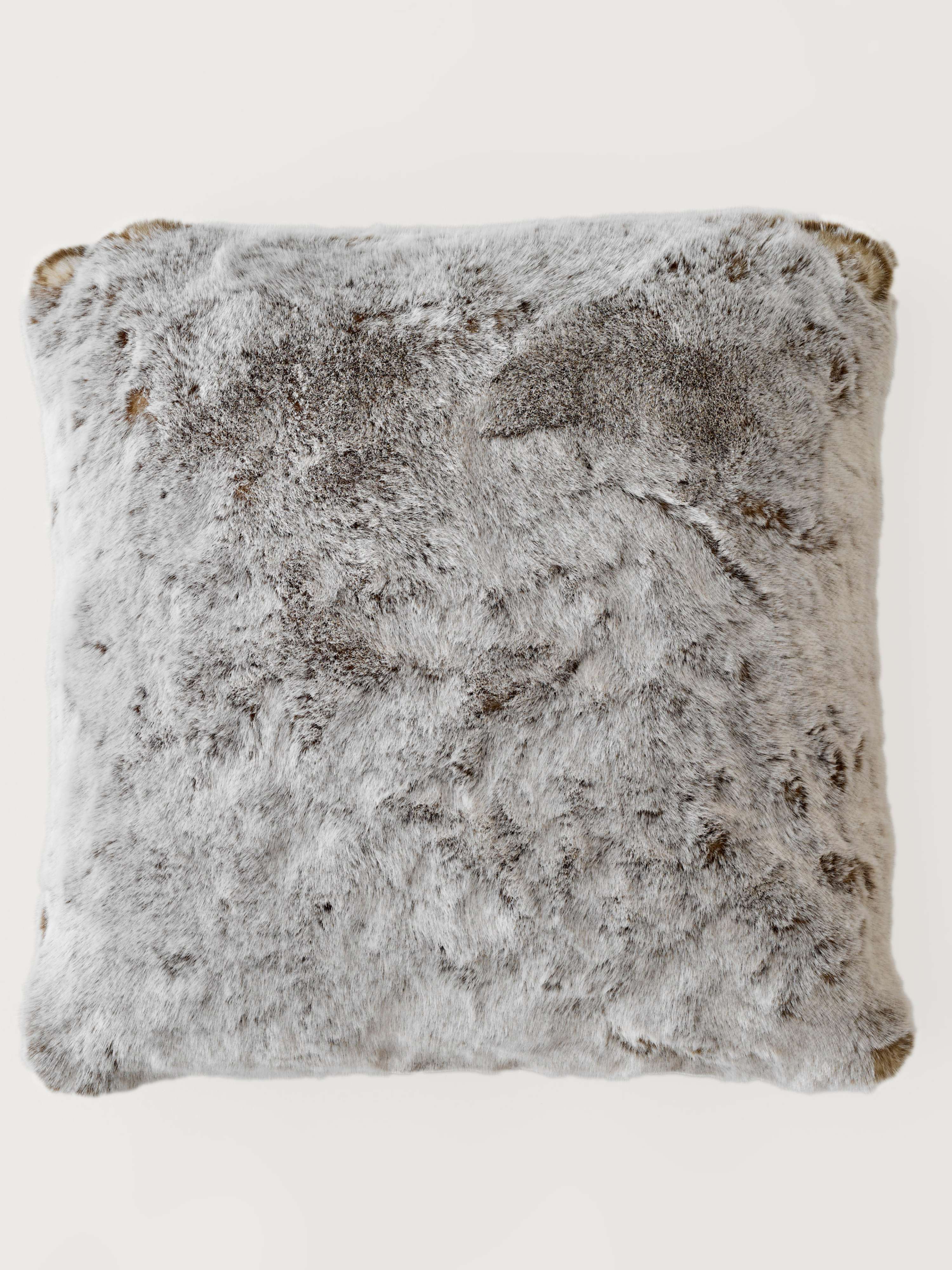 Coussin fausse fourrure
